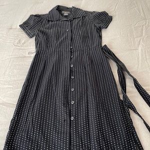Womens dress , black & white, size OP, Banana Republic. Slightly used